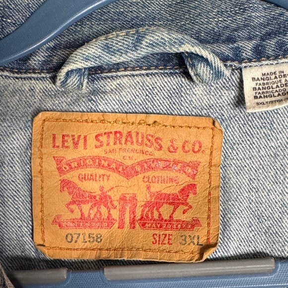 Classic Blue Levi Denim Jacket - Picture 2 of 6